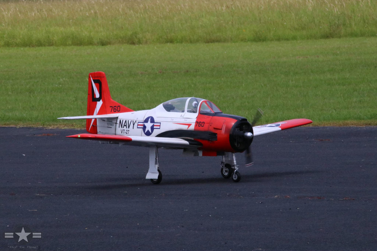 T-28C Trojan。在庫1点 1/6 Scale T-28B Trojan Red/White | 82.5