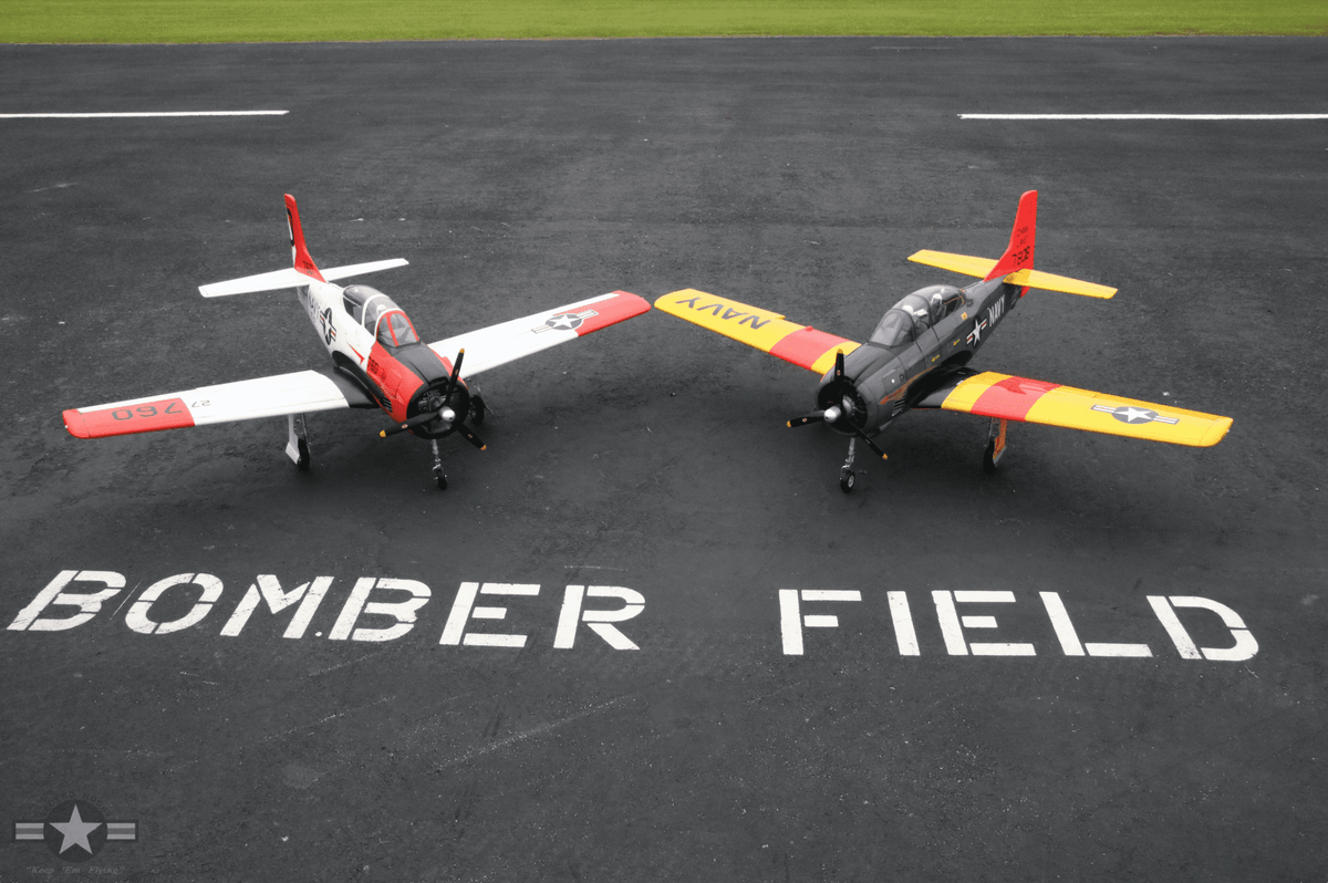 T-28C Trojan。在庫1点 1/6 Scale T-28B Trojan Red/White | 82.5
